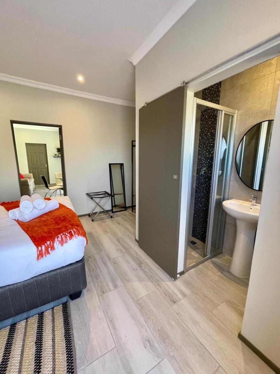 Tehillah On Boom Apartment Bothasig Bagian luar foto