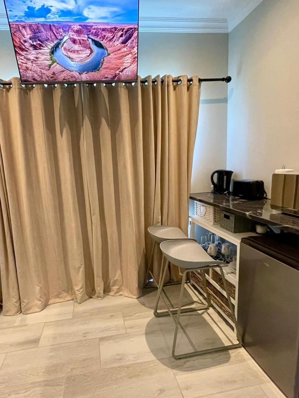 Tehillah On Boom Apartment Bothasig Bagian luar foto