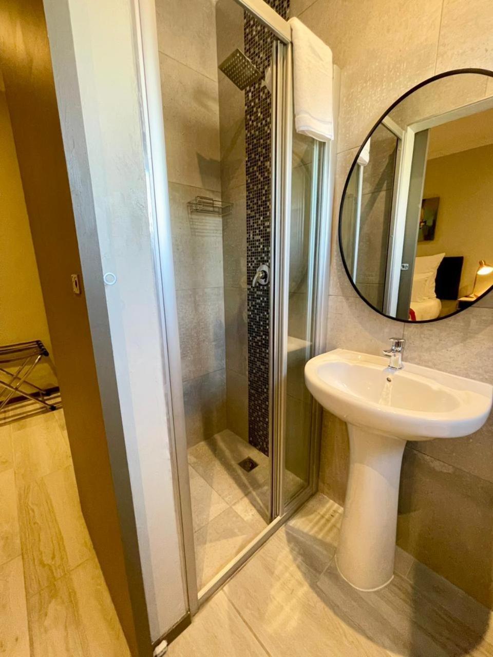 Tehillah On Boom Apartment Bothasig Bagian luar foto
